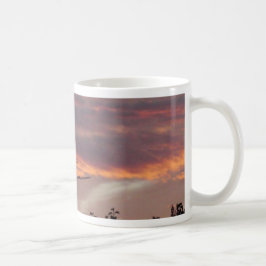 Taza De Café Avión Comercial Aterrizando Al Atardecer