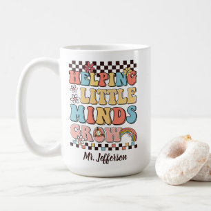 Taza De Café Ayudando a las mentes pequeñas a crecer regalo par