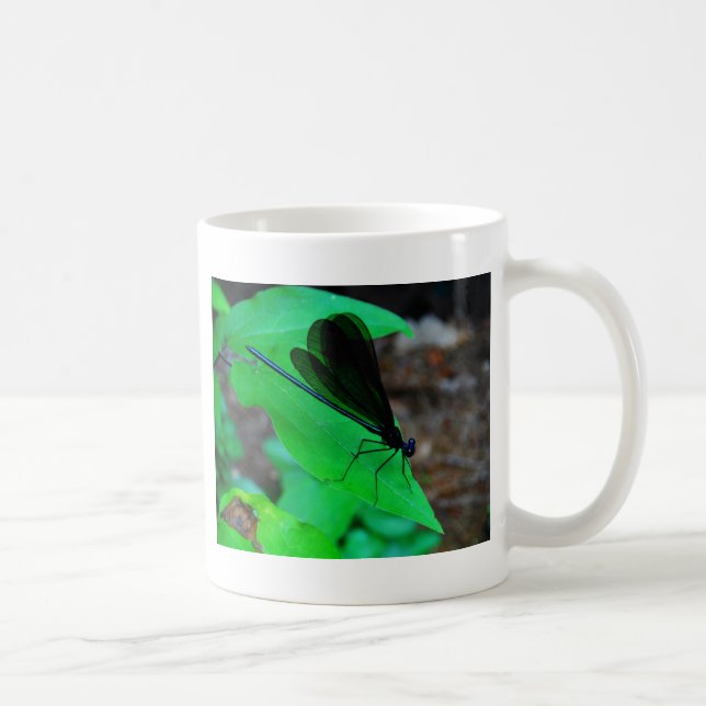 Taza De Café Azul de Damselfly sobre una hoja verde. (Derecha)