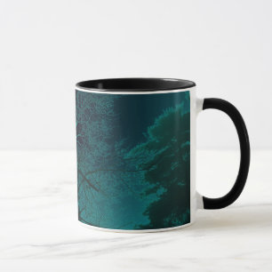 Taza de café azul de la niebla