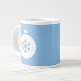 Taza de café azul gigante de bola de Navidad
