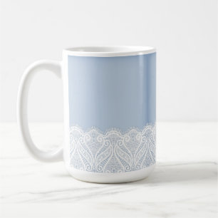 TAZA DE CAFÉ AZUL PASTEL PÁLIDO CON FRONTERA DE LACE BLANCO