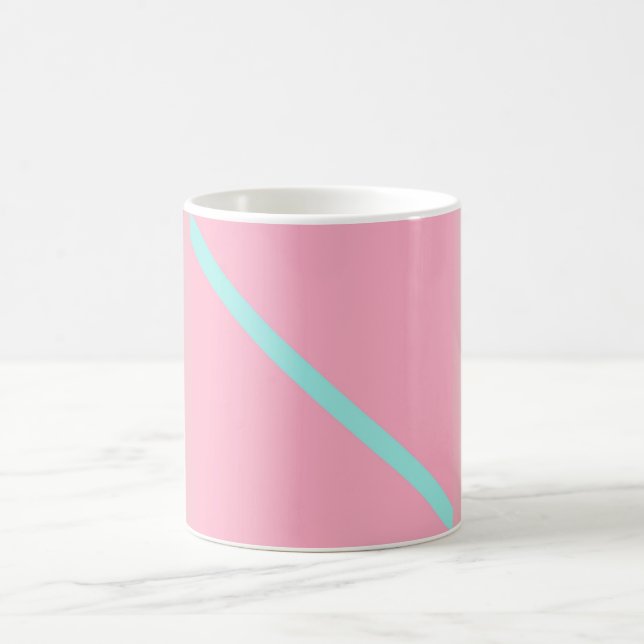 Taza De Café Azul sobre la mugre rosa (Centro)