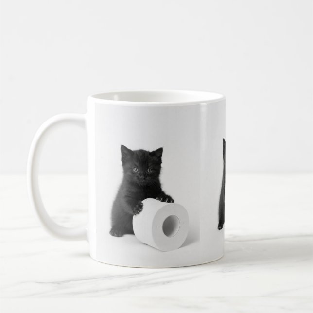Taza De Café Baby Black Kitten Guarding Toilet Paper Roll On (Izquierda)