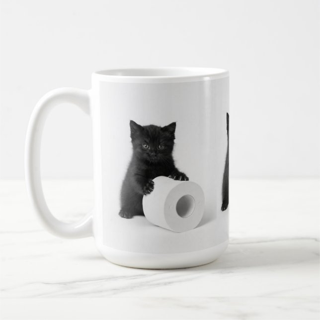 Taza De Café Baby Black Kitten Guarding Toilet Paper Roll On (Izquierda)