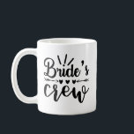 Taza De Café Bachelorette rustica caligrafía Bridas Crew<br><div class="desc">Cita graciosa de la tripulación de la novia con corazones y florecimiento botánico todo de rosa,  para tu equipo de dama de honor y fiesta de novias.</div>