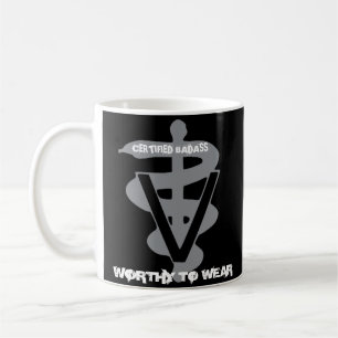 Taza De Café Badass Certificada Veterinaria - Vale La Pena Usar