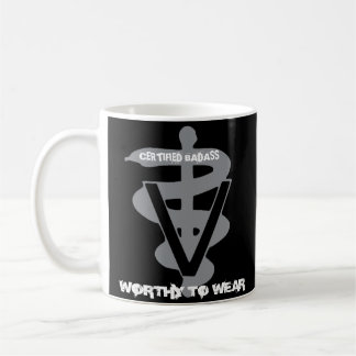Taza De Café Badass Certificada Veterinaria - Vale La Pena Usar