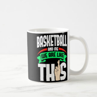 Taza De Café Baloncesto y yo somos como esto dedos cruzados