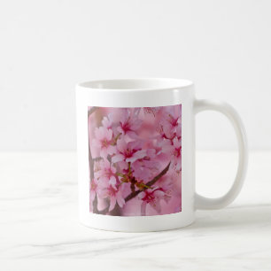 Taza De Café Bañado en flores de cerezo japonesas rosadas