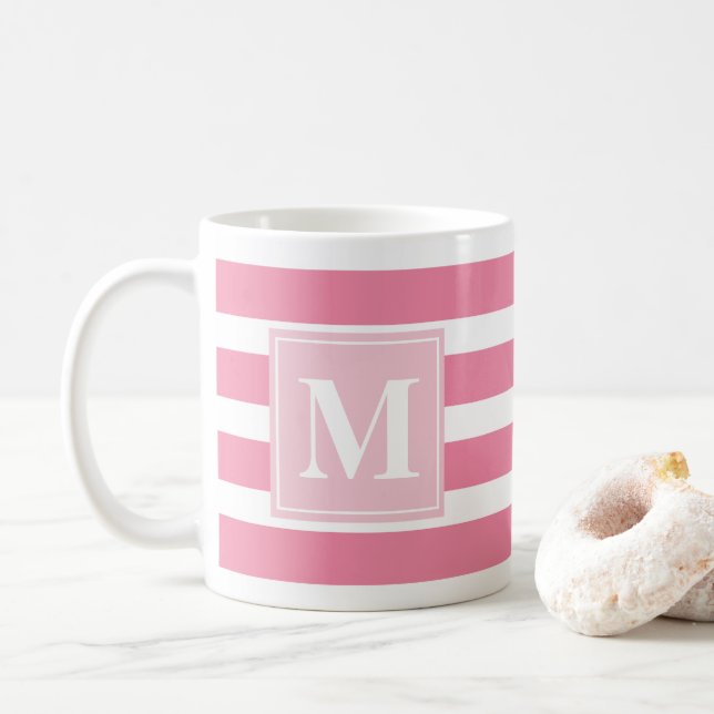 Taza De Café Banda rosa y blanca moderna con monograma (Con donut)
