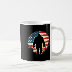 Taza De Café Bandera Americana Bigfoot Sasquatch Retró Caminand