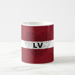 Taza De Café Bandera de Letonia patriótica con corazón musical