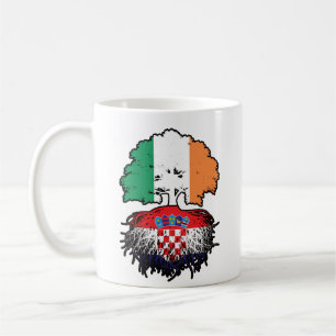 Taza De Café Bandera de raíces croatas irlandesas en árboles de