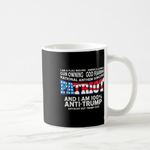Taza De Café Bandera ondeando Blanco Rojo Y Azul Contra Trump