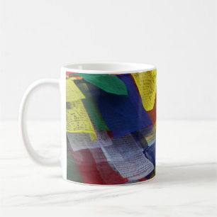 Taza De Café Banderas tibetanas del rezo en Boudhanath Stupa