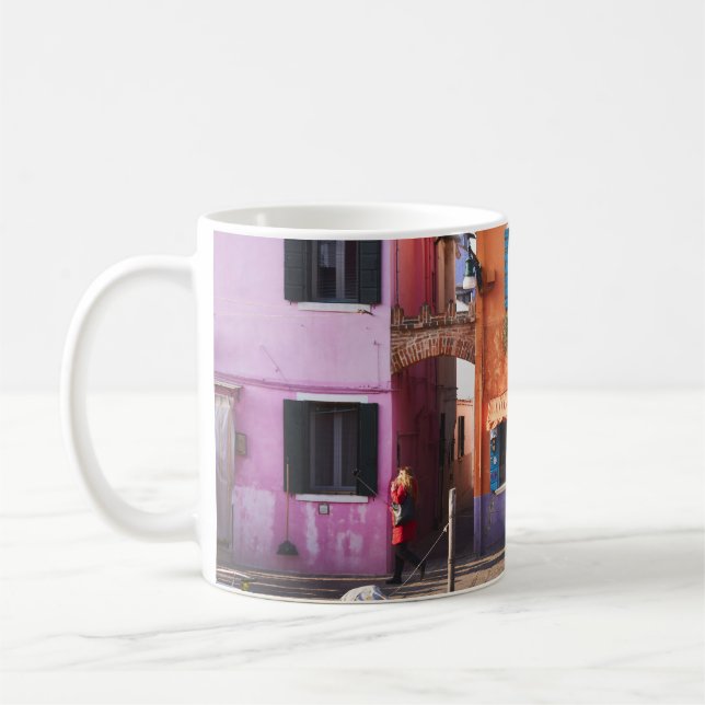 TAZA DE CAFÉ BARCO AZUL EN EL RÍO CERCA DEL EDIFICIO DE NARANJA (Izquierda)
