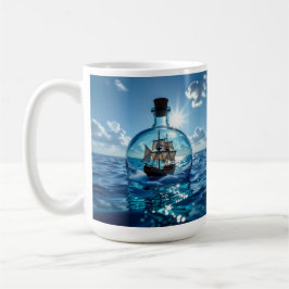 Taza De Café Barco en una botella flotando en el océano