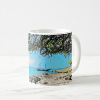 Taza De Café Barco pirata navegando en la playa de Aruba Malmok