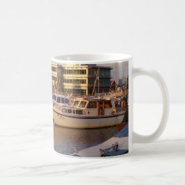 Taza De Café Barcos En Un Puerto Deportivo