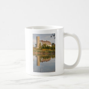 Taza De Café Barn en el agua