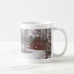 Taza De Café Barn Rojo En El Café De Nieve Mug