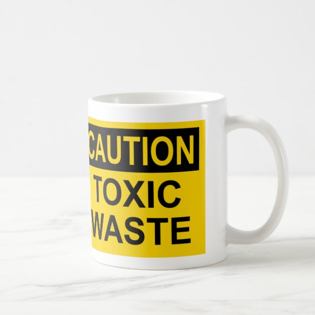 Taza De Café Basura tóxica de la precaución (Derecha)