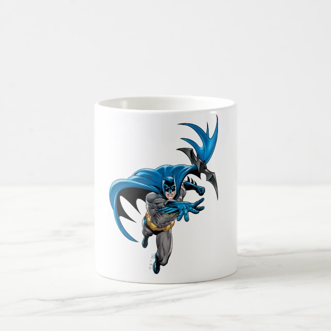 Taza De Café Batman throws batarang (Centro)