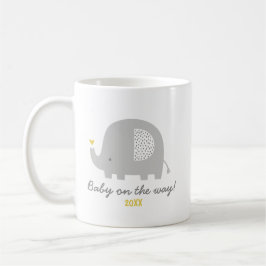 Taza De Café Bebé elefante lindo en camino + año de nacimiento