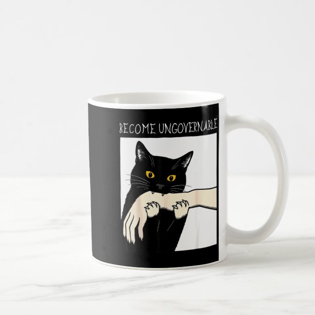 Taza De Café Become Ungovernable - Black Cat Biting Hand Funny  (Derecha)