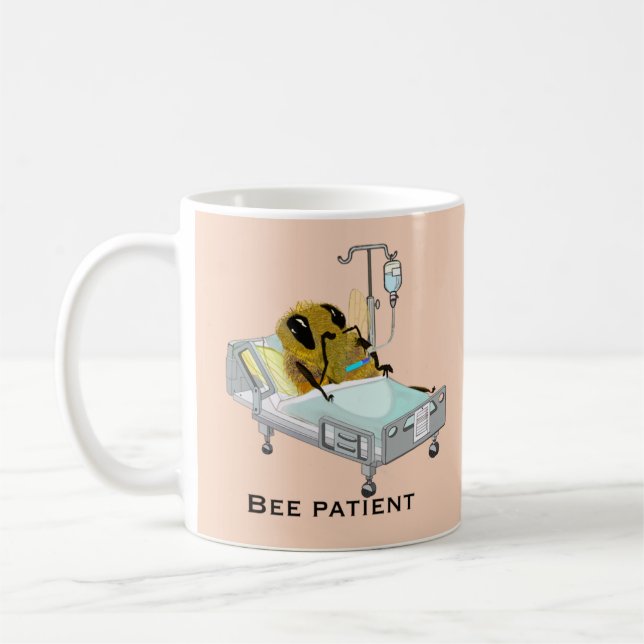Taza De Café Bee Patient Bee Graciosamente, Muy Pronto Mug (Izquierda)