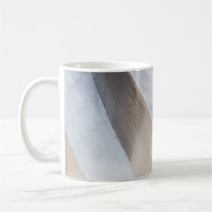 Taza De Café Beige y superficie blanca