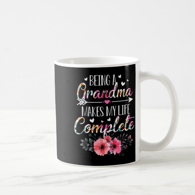 Taza De Café Being A Grandma Makes My Life Complete Announcemen (Derecha)
