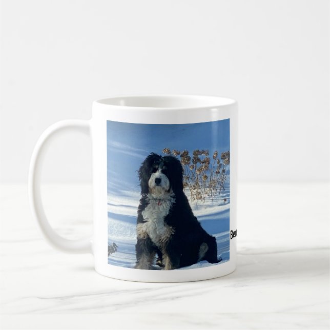 Taza De Café Bella Birdie the Bernedoodle Coffee Mug (Izquierda)