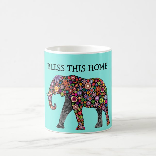 Taza De Café Bendito este hogar elefante afortunado (Centro)