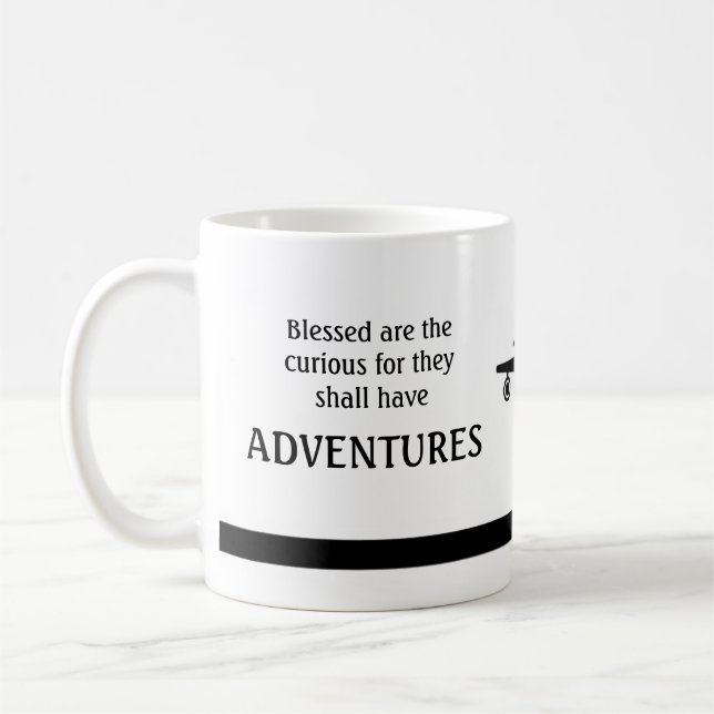Taza De Café Benditos son los curiosos... tienen ADVENTURES Mug (Izquierda)