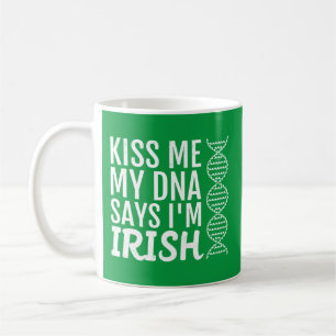 Taza De Café Bésame mi ADN dice que soy irlandés gracioso Dí
