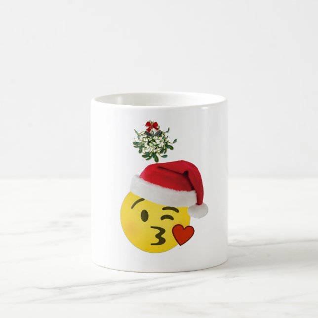 Taza De Café Beso de emoji bajo el pie de maldad alegre navidad (Centro)
