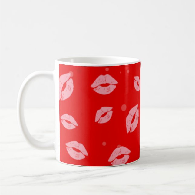 Taza De Café Besos de pintalabios rosas sobre el patrón de fond (Izquierda)