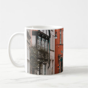 TAZA DE CAFÉ BICICLETA BLANCA ESTACIONADA EN LA CARRETERA