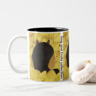 Taza de café bicolor con perro y peras