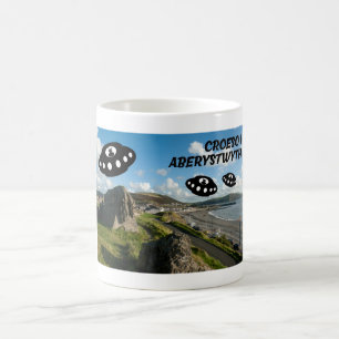 Taza De Café Bienvenido a Abersytwyth con algunos extraterrestr