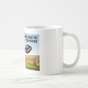 Taza De Café Bienvenido a Yorkshire con algunos visitantes extr