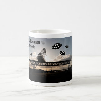 Taza De Café Bienvenidos a Rostock. Visitantes extraterrestre
