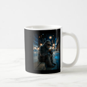 Taza De Café Bigfoot sasquatch bebiendo café helado divertido a
