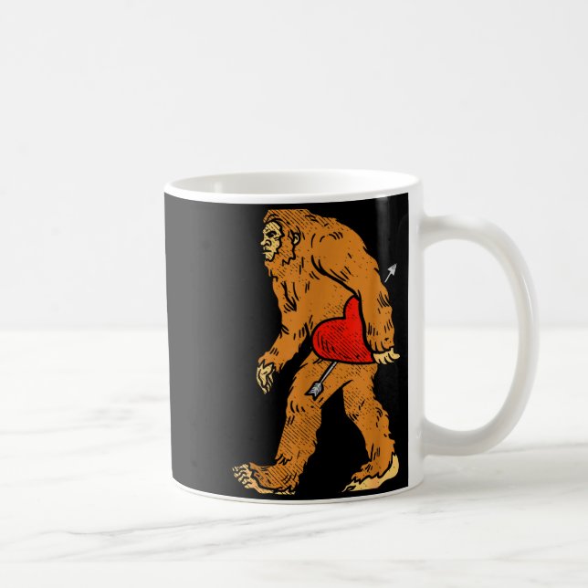 Taza De Café Bigfoot Sasquatch Heart With Arrow Funny Valentine (Derecha)