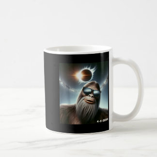 Taza De Café Bigfoot Tomando Una Selfie Eclipse Solar 2024 Con