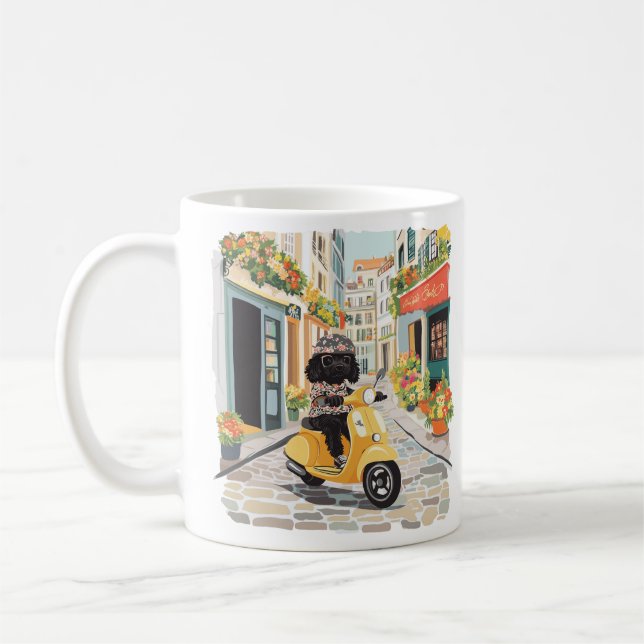 Taza De Café Black Doodle Riding Scooter European City Streets (Izquierda)
