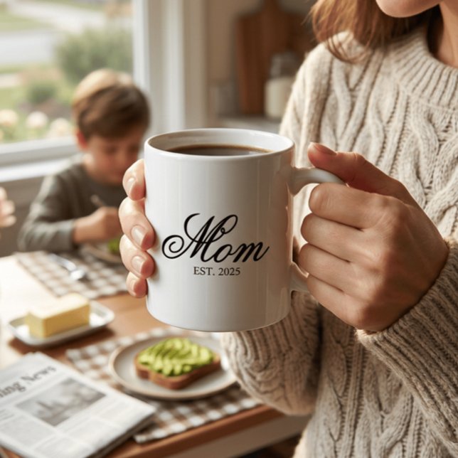 Taza De Café Black Elegant Script Established Mom (Subido por el creador)