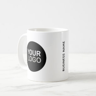 Taza de café blanca con nombre de logotipo de empr